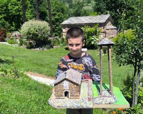 Малкият Иван Чакъров подари впечатляващ макет на храм  Св. Георги  на Килийното училище в село Габрово