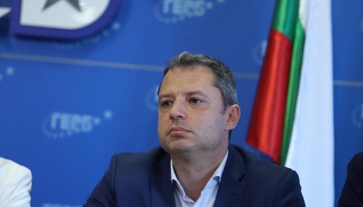 Делян Добрев подаде заявление за напускане на парламента