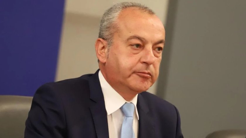 Кабинетът замразява минималната заплата до 2028 г. Кабинетът замразява минималната заплата до 2028 г.