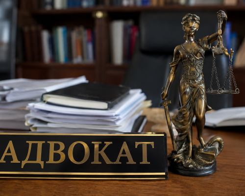 Фалшива адвокатка разкрита в Кюстендил-десетки клиенти измамени с платени правни услуги