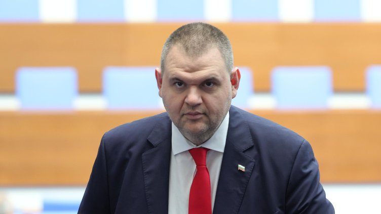 Пеевски се обяви против закриването на Комисията по досиетата