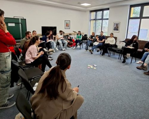 От децата за децата   в Младежкия център в Кюстендил