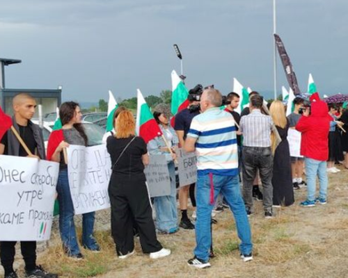 След протеста: АПИ обезопасява пътя за село Борово, няма да прави кръгово