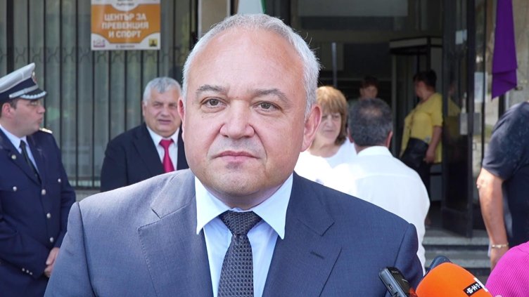 Демерджиев: Зад фирмите за мантинели прозира фигурата на Бойко Борисов