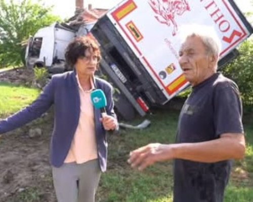 На косъм от трагедия: ТИР скъса мантинела и се вряза в къща