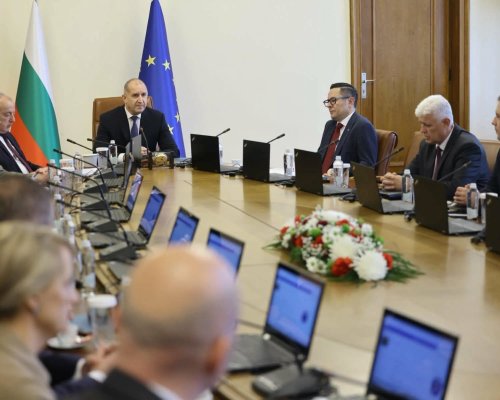 Румен Радев: От днес в Министерския съвет работят денонощен горещ телефон и имейл за сигнали за злоупотреба с власт, корупция и конфликт на интереси