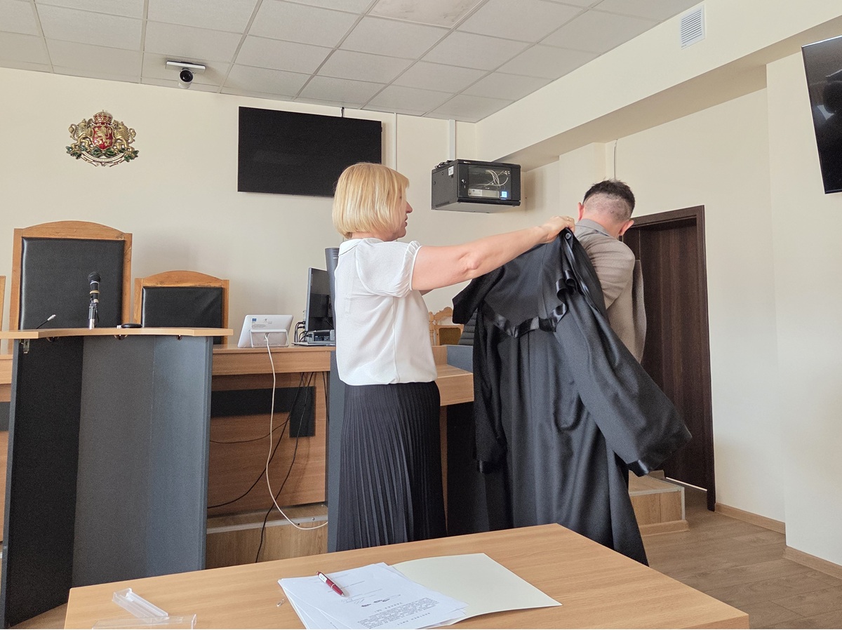 Петър Мичев положи клетва и встъпи в длъжност като младши съдия в Окръжен съд - Кюстендил