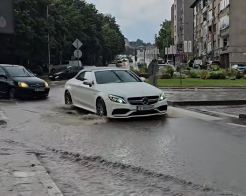 Мощна буря с градушка удари Благоевград