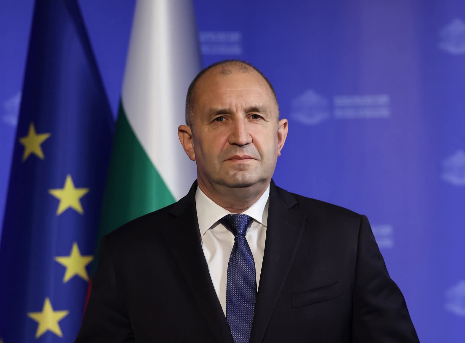 Радев: Пускаме денонощна линия за сигнали за корупция и злоупотреби Радев: Пускаме денонощна линия за сигнали за корупция и злоупотреби