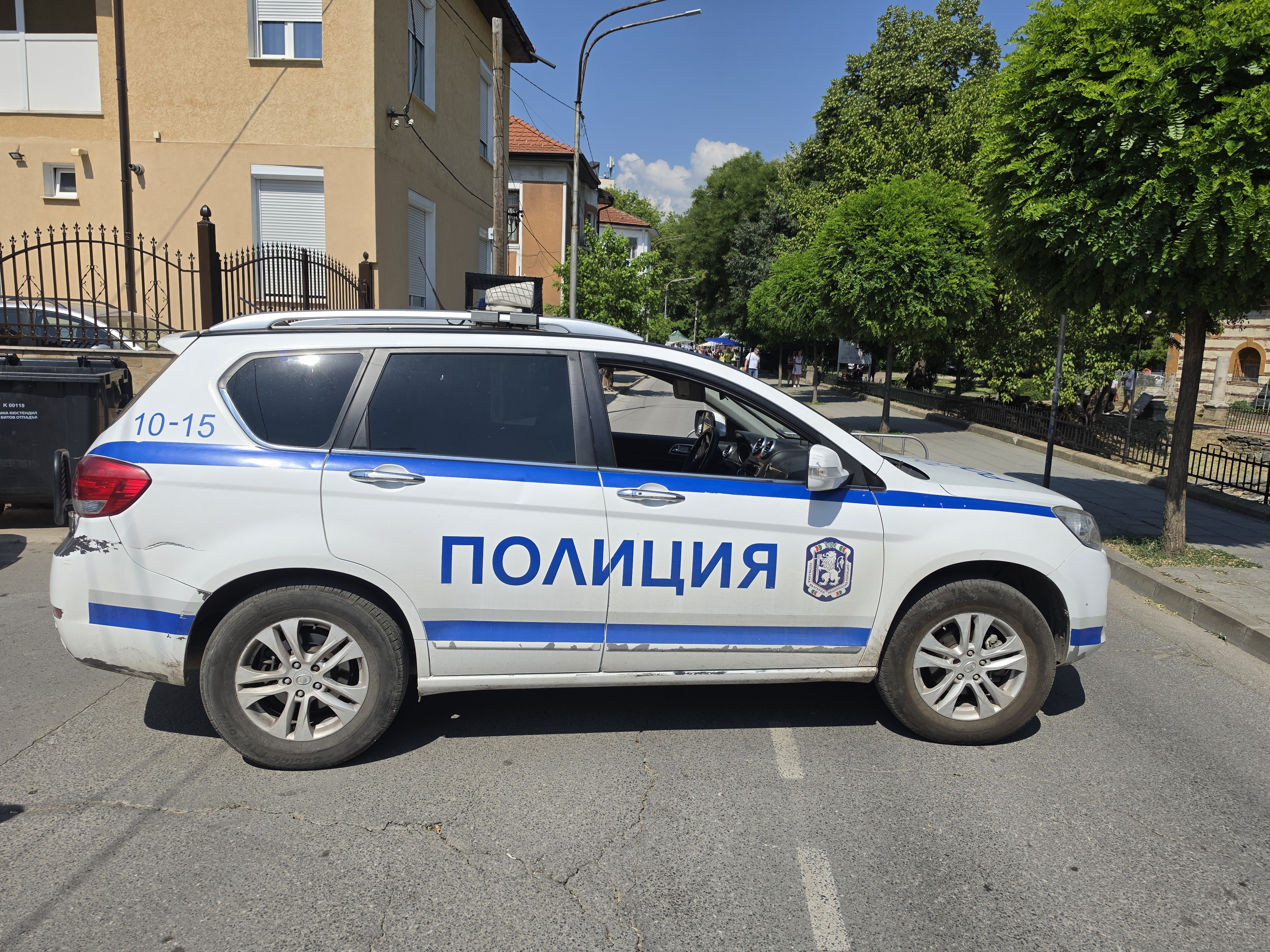 Кюстендилски полицаи заловиха международно издирван и разкриха кражба на 80 подпрозоречни дъски