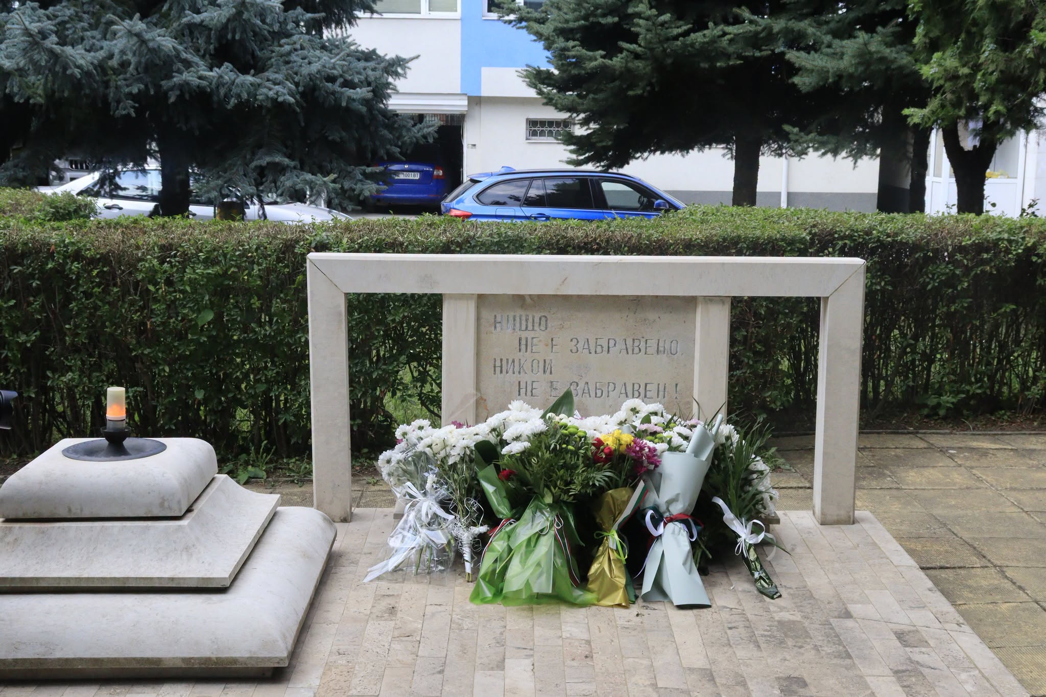 Заместник-кметът Десислава Витанова-Кехайова почете паметта на загиналите служители на МВР в Благоевград