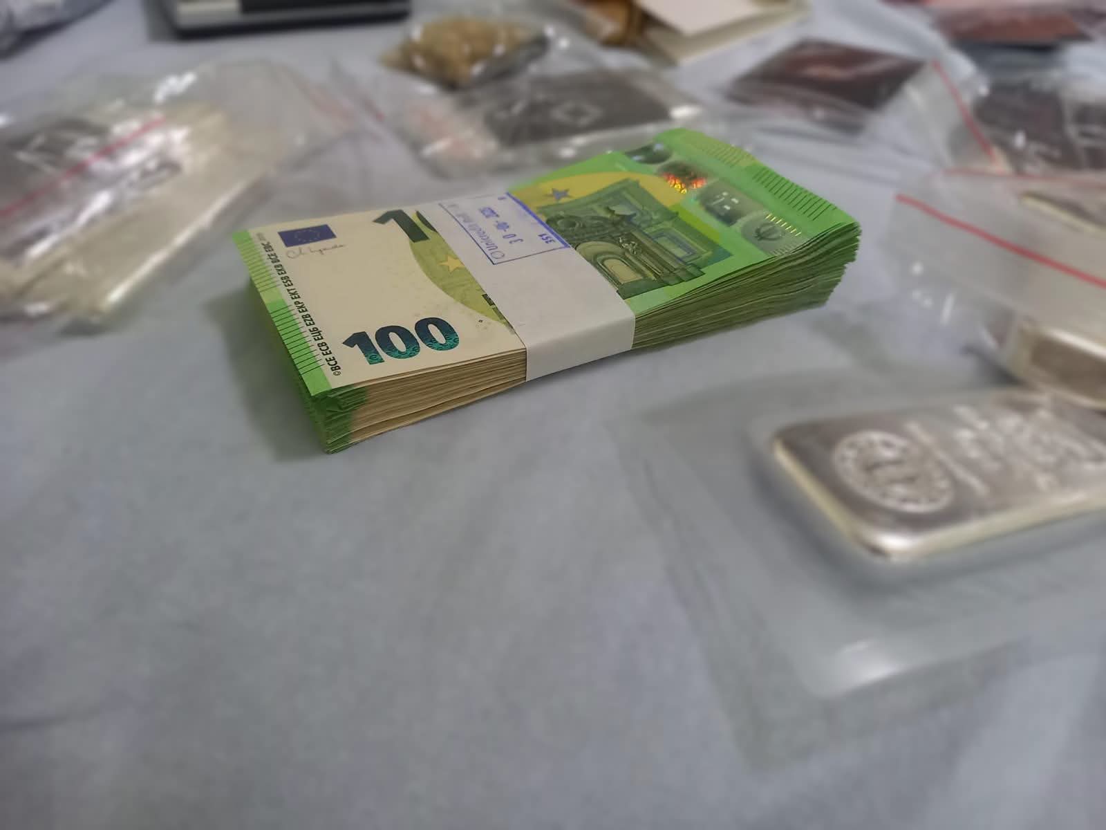 Разбиха престъпна група за данъчни измами и пране на пари, щетите са над 1,5 млн. евро