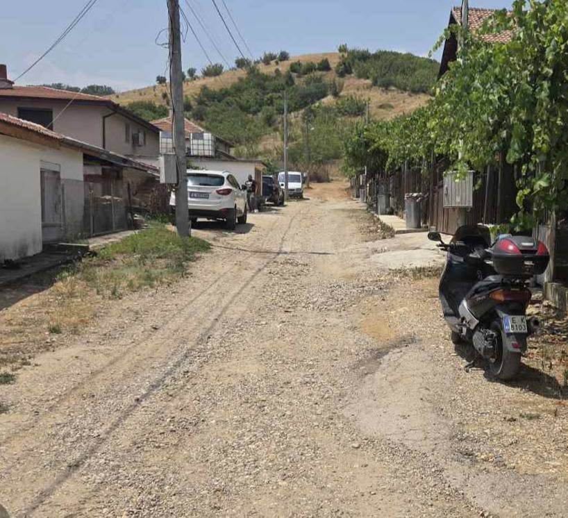 Започна обновяването на две улици в петричкото с. Тополница