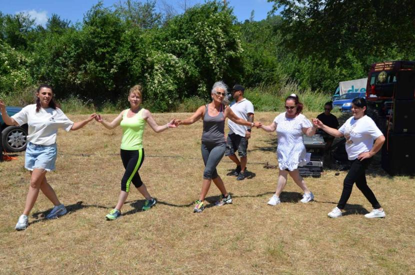 В аванс отбелязаха празника на Света Неделя в махала на село Ракитна В аванс отбелязаха празника на Света Неделя в махала на село Ракитна