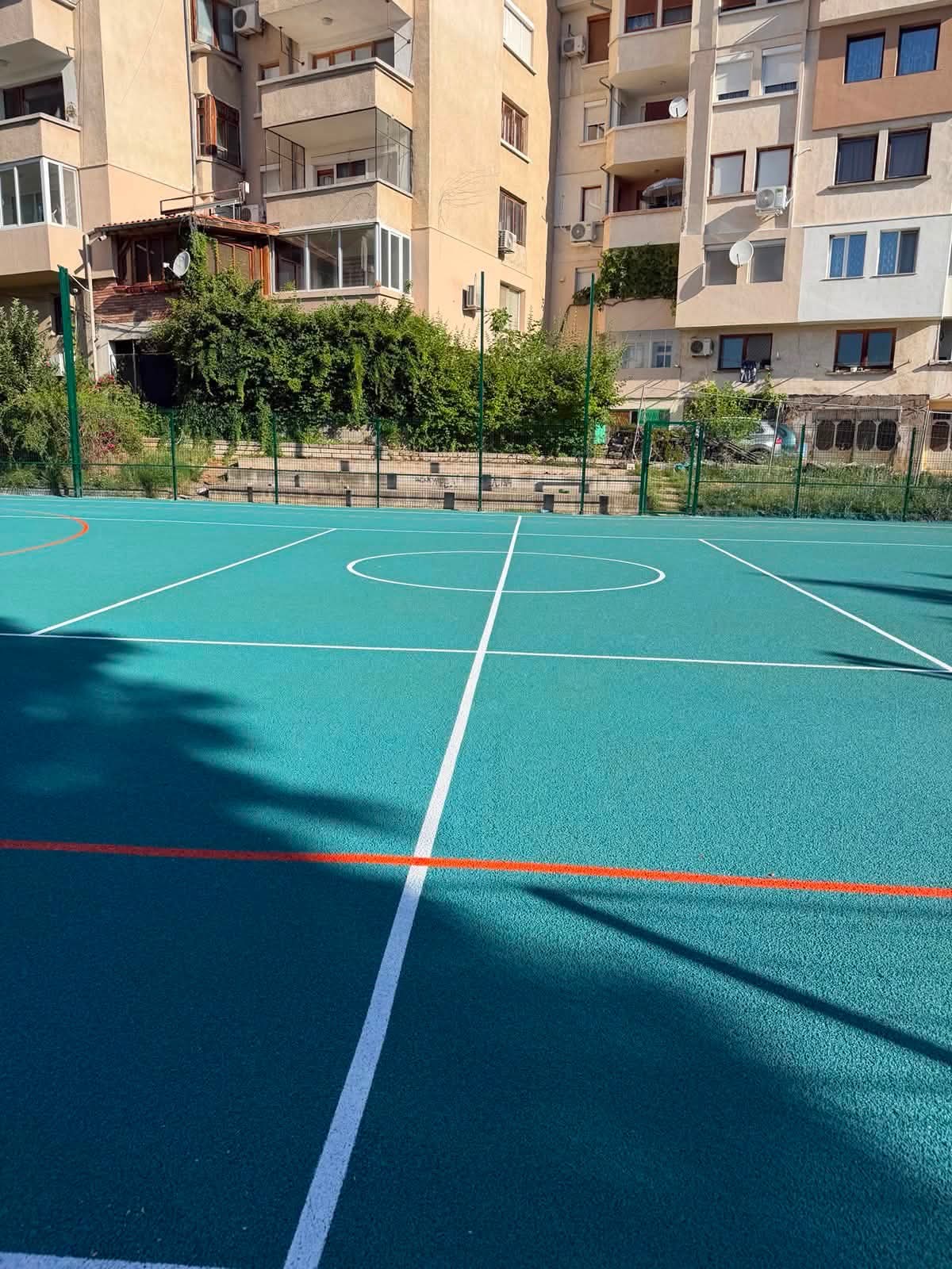 Напредва обновяването на спортната площадка на ул. Шар планина в Благоевград