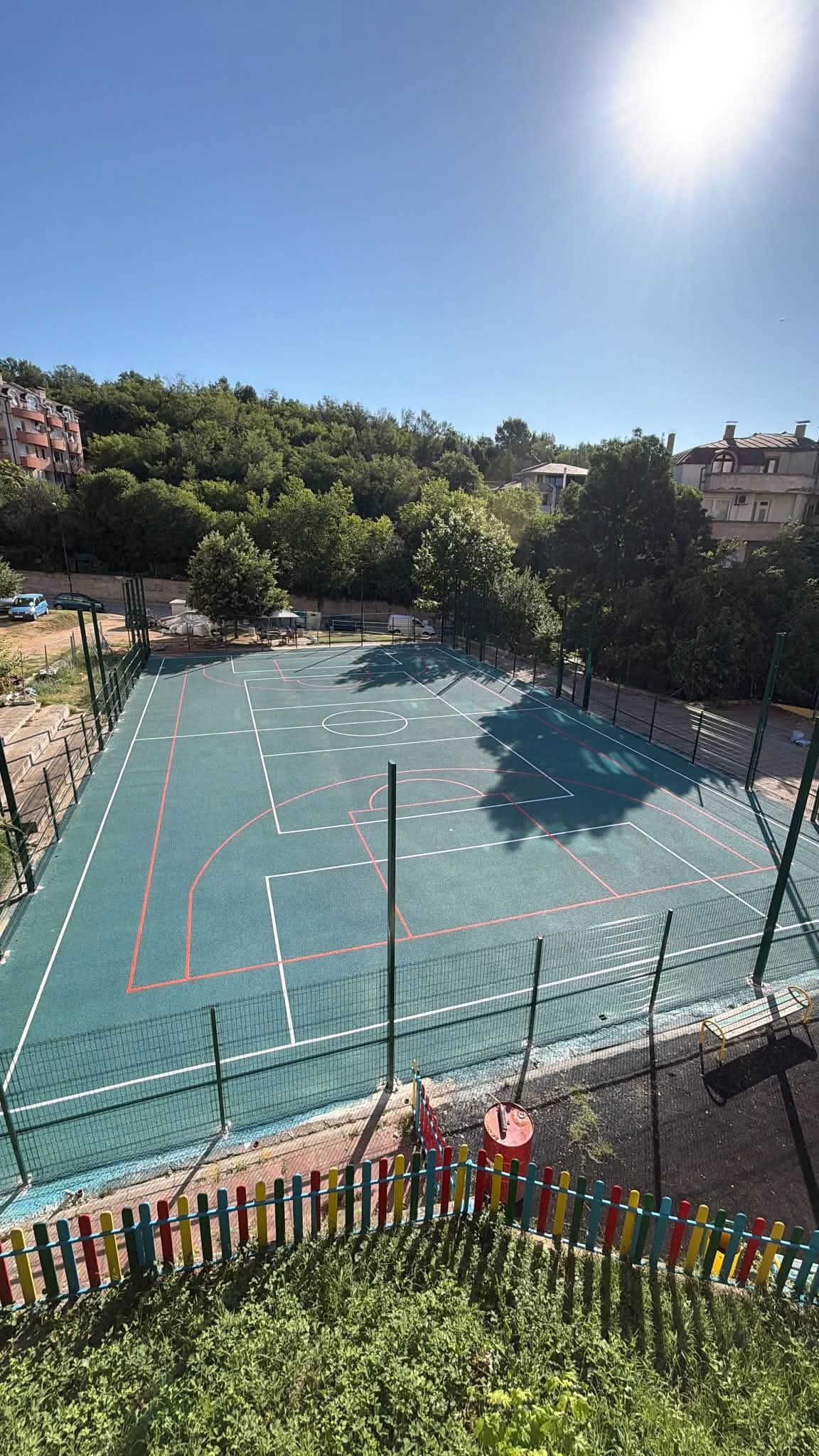 Напредва обновяването на спортната площадка на ул. Шар планина в Благоевград