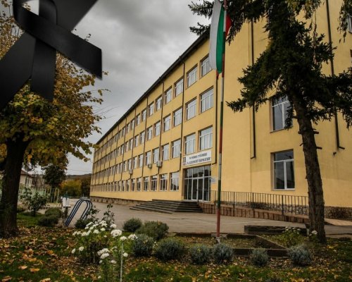 Училището на двете загинали в река Струма деца обяви траур, отменят тържествения край на учебната година