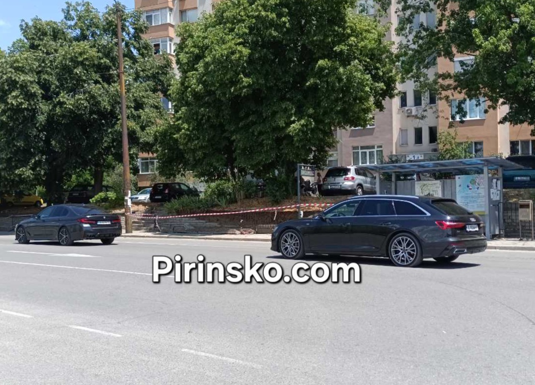 Подпорна стена се срути зад автобусна спирка в благоевградския квартал Струмско