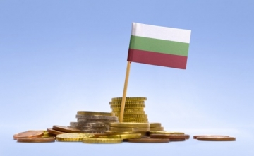 Българинът инвестира в мебели и кола