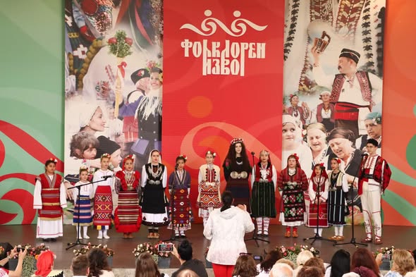 ФФ  Славеи  сред най-добрите на Международния фолклорен фестивал Фолклорен извор