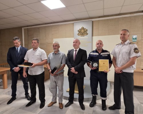 Награди за участвалите в издирването на телата на загиналите в река Струма
