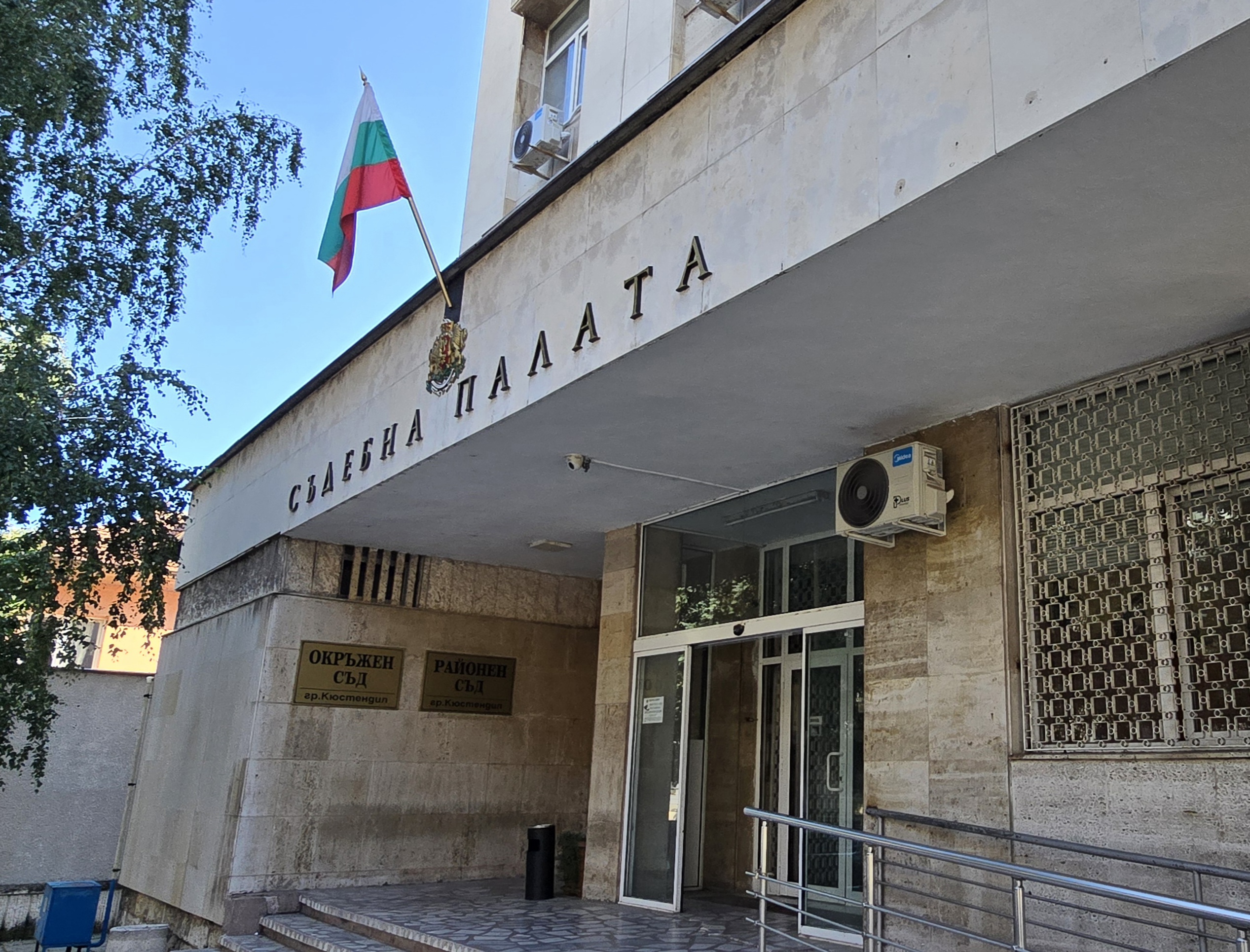 Районният съд в Кюстендил остави в ареста мъж, обвинен в побой над баща си Районният съд в Кюстендил остави в ареста мъж, обвинен в побой над баща си