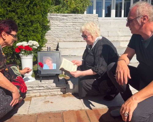 Поклон пред Надежда Захариева в Сандански