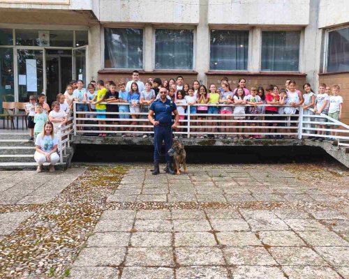 Полицейското куче Арес гостува на Лятната академия в ОДК-Кюстендил