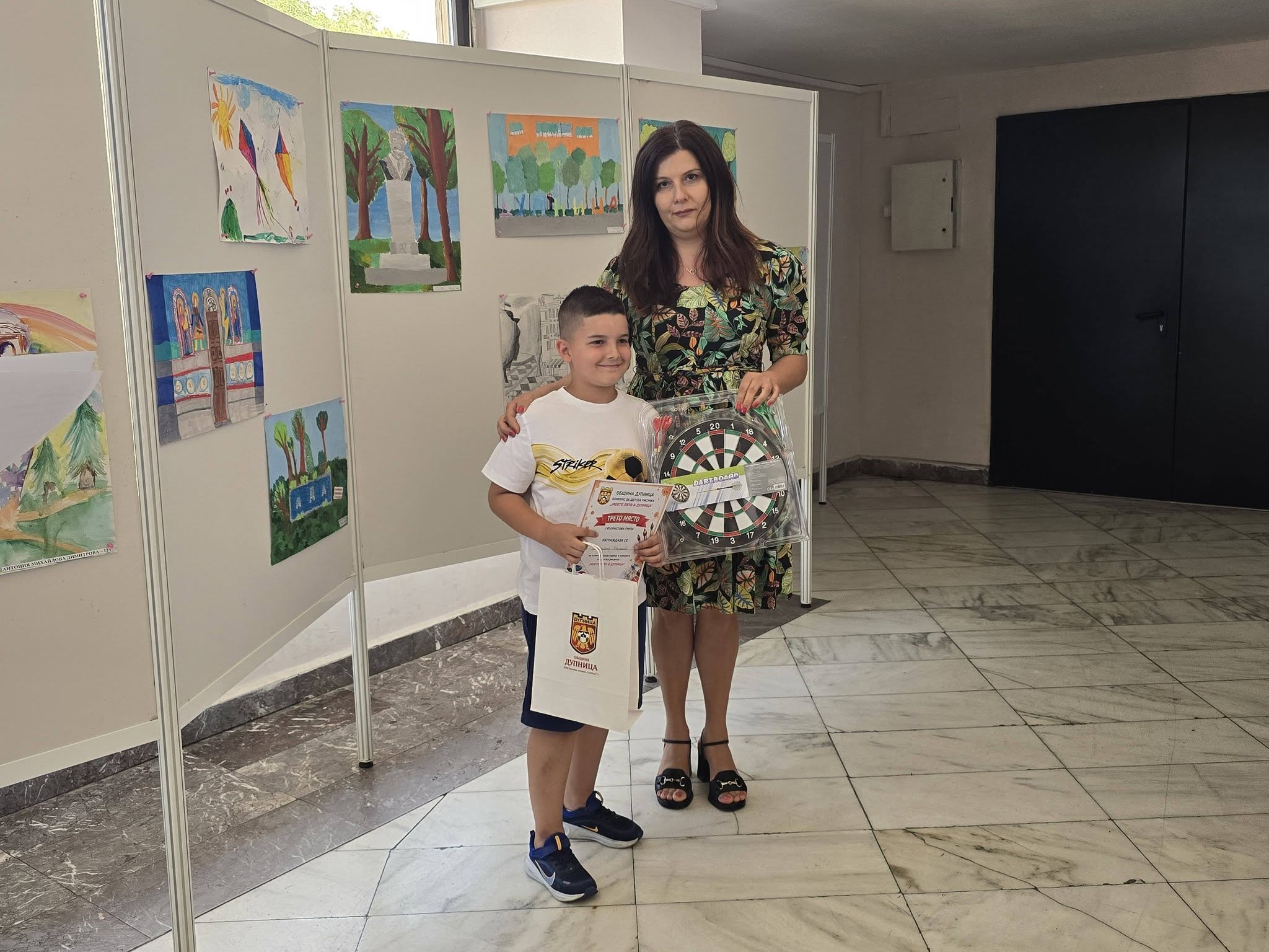 Наградиха победителите в конкурса Моето лято в Дупница Наградиха победителите в конкурса Моето лято в Дупница