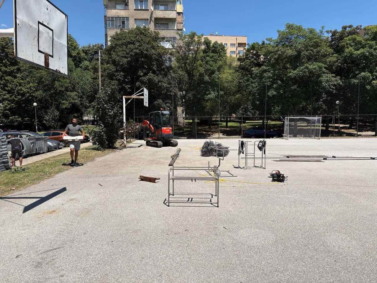 Започна ремонтът на кварталното спортно игрище в жк. Запад, пред входа на зала Скаптопара Започна ремонтът на кварталното спортно игрище в жк. Запад, пред входа на зала Скаптопара