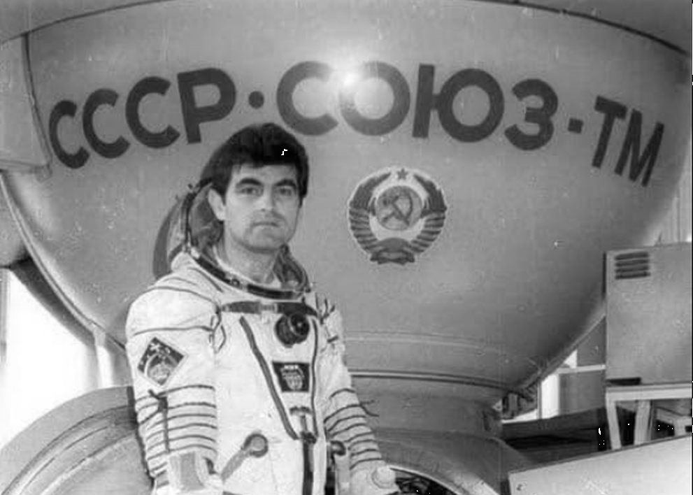 Почина генерал-майор Александър Александров, вторият българин, излетял в Космоса Почина генерал-майор Александър Александров, вторият българин, излетял в Космоса