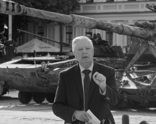 Внезапно почина американският сенатор Линдзи Греъм