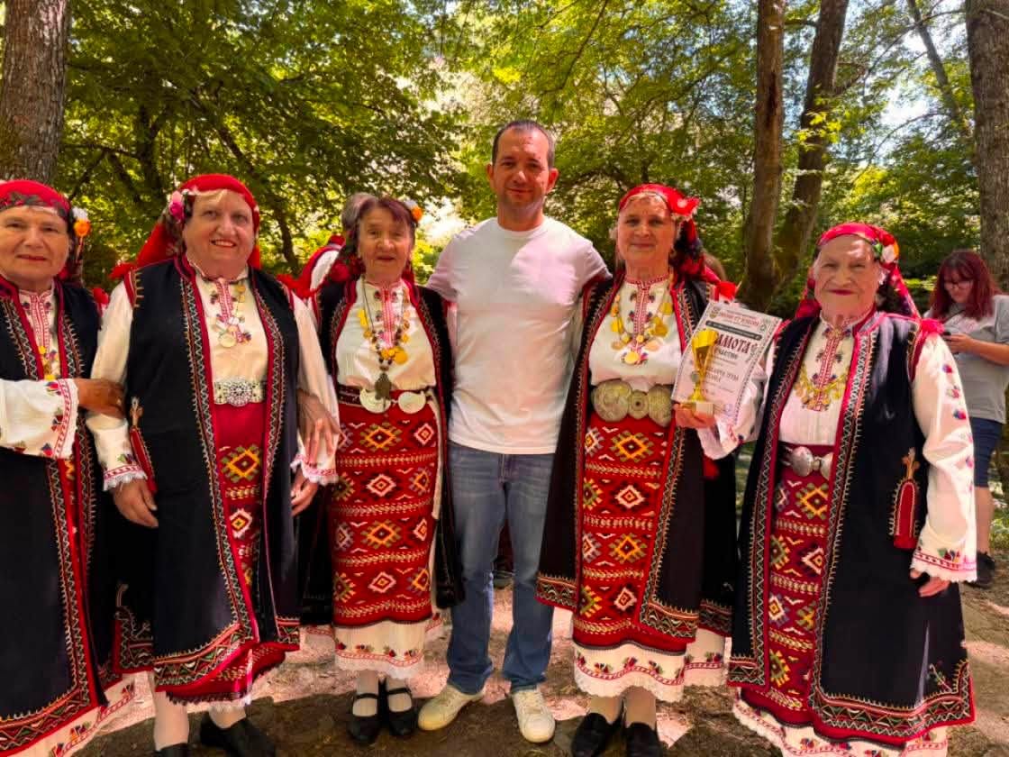 Петрово запя с гласа на Пирин и Славянка