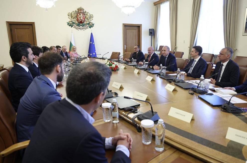 След среща с премиера Радев: Барселона подава ръка на България за младите футболисти