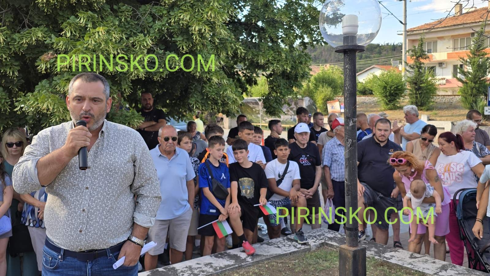 НА ЖИВО: Започна протестът в Кресна, гражданите излязоха на Е-79 след скандал със спорните пътни знаци