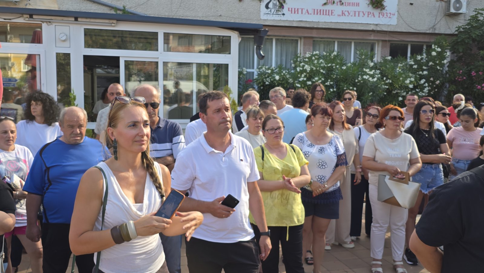 НА ЖИВО: Започна протестът в Кресна, гражданите излязоха на Е-79 след скандал със спорните пътни знаци