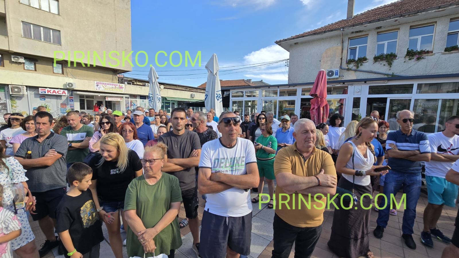 НА ЖИВО: Започна протестът в Кресна, гражданите излязоха на Е-79 след скандал със спорните пътни знаци НА ЖИВО: Започна протестът в Кресна, гражданите излязоха на Е-79 след скандал със спорните пътни знаци