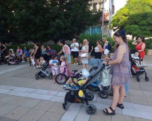 Майки от цялата страна излизат на протест