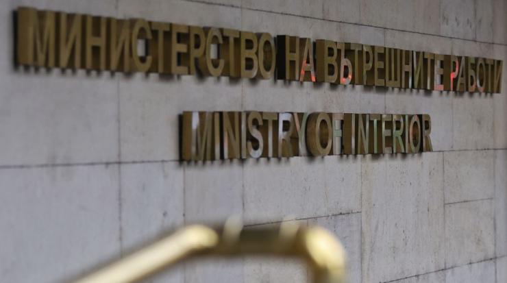 Няма да режат заплати и щатове на пенсионери в МВР Няма да режат заплати и щатове на пенсионери в МВР