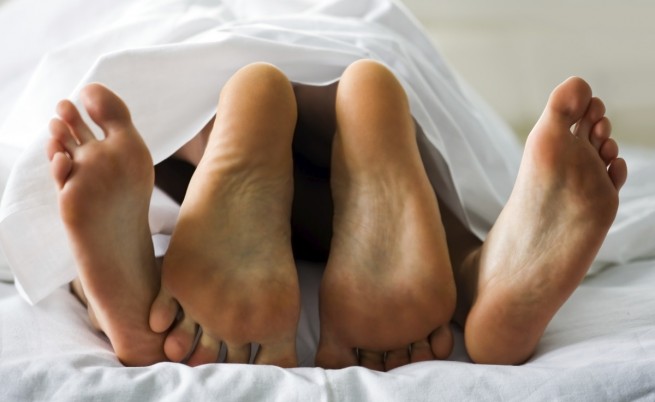 Няколко трика за горещ секс, но внимавайте да не подпалите леглото