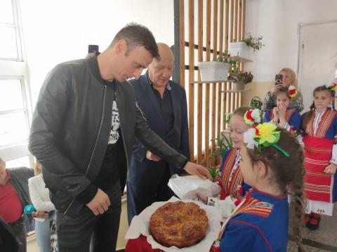 Димитър Бербатов дебютира на театралната сцена със свой авторски спектакъл Димитър Бербатов дебютира на театралната сцена със свой авторски спектакъл