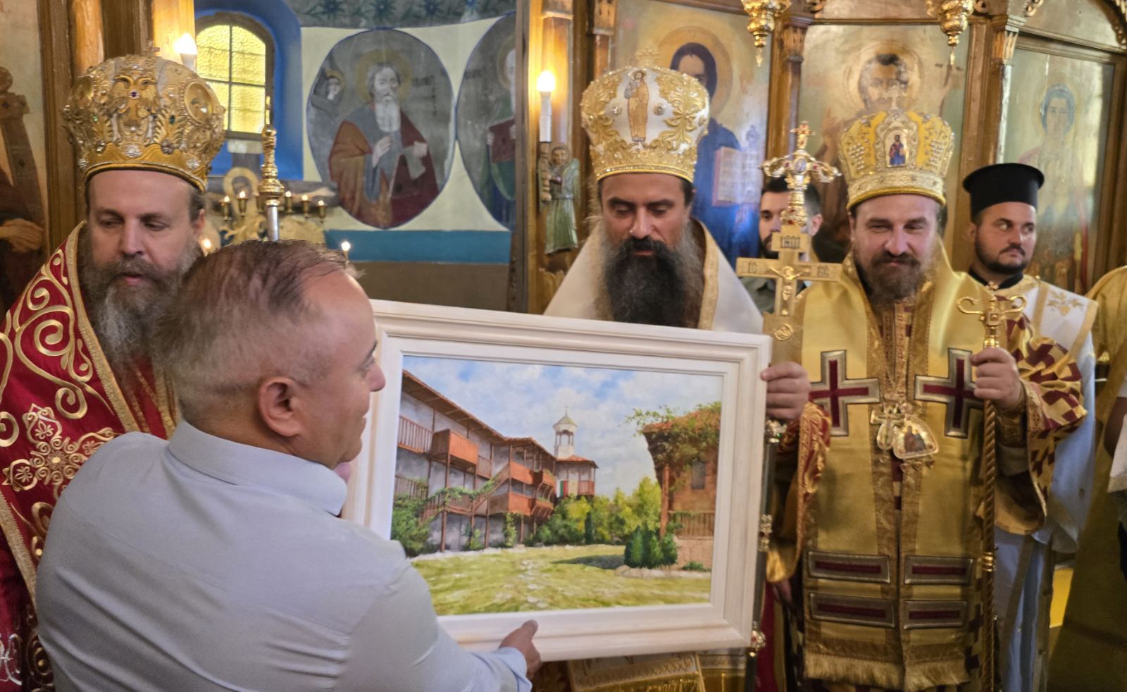 Исторически ден за Лешница: Патриарх Даниил оглави честванията на 100-годишния храм  Св. Марина