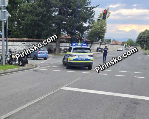Жена пострада при тежко ПТП между мотор и автомобил в Банско