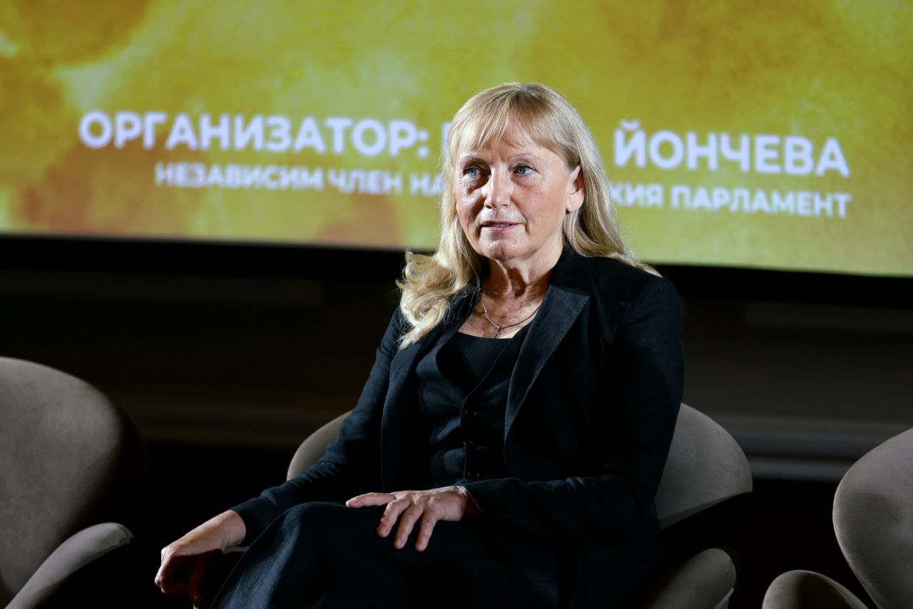 Елена Йончева сезира Европол и Интерпол за политическо наблюдение през МВР Елена Йончева сезира Европол и Интерпол за политическо наблюдение през МВР