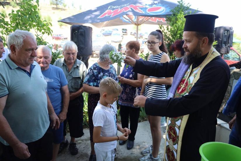 Под сянката на 500-годишния дъб-Ракитна почете Свети пророк Илия Под сянката на 500-годишния дъб-Ракитна почете Свети пророк Илия