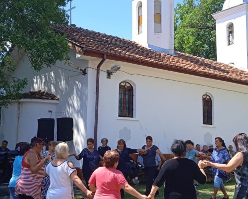 Празнични камбани бият на Илинден в Неврокопско