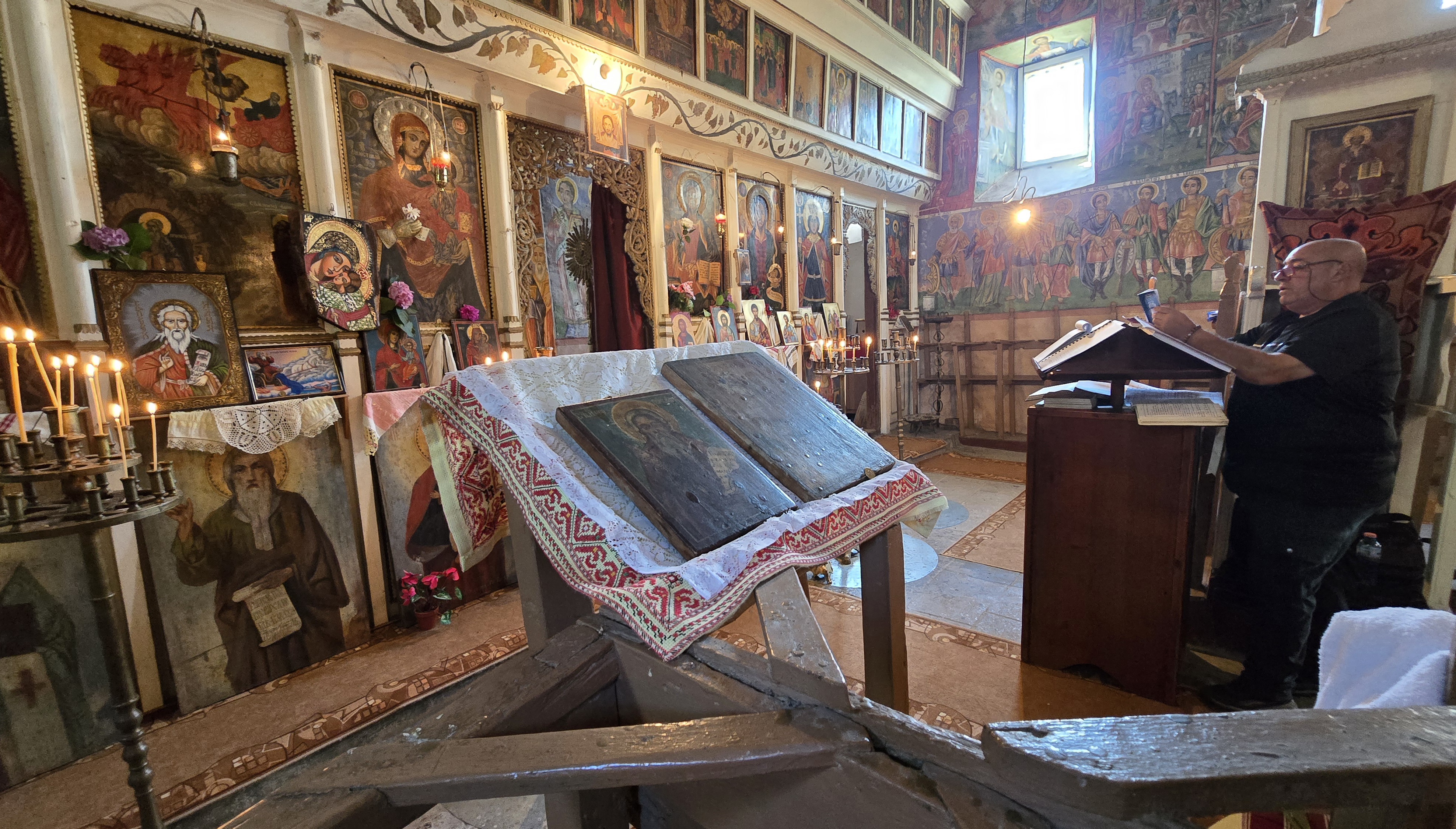Празник на вярата и традицията: Селище отбеляза Илинден с тържествена литургия и курбан
