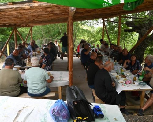 На Илинден: Миряни се помолиха за здраве и хапнаха курбан в село Полена