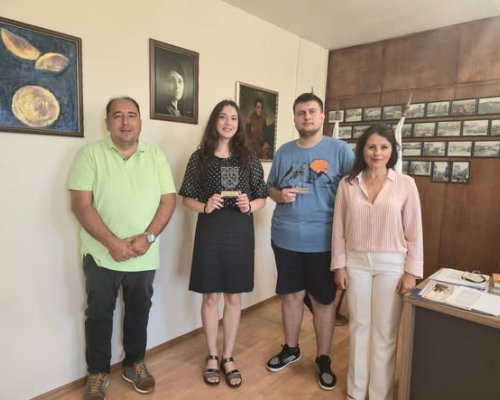 Почетни плакети за изявени млади дупничани