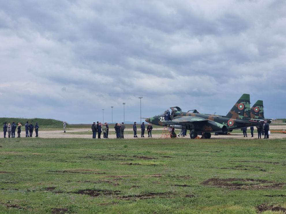 8 американски самолета и 250 военни в Безмер: Комисията по отбрана в НС даде зелена светлина 8 американски самолета и 250 военни в Безмер: Комисията по отбрана в НС даде зелена светлина